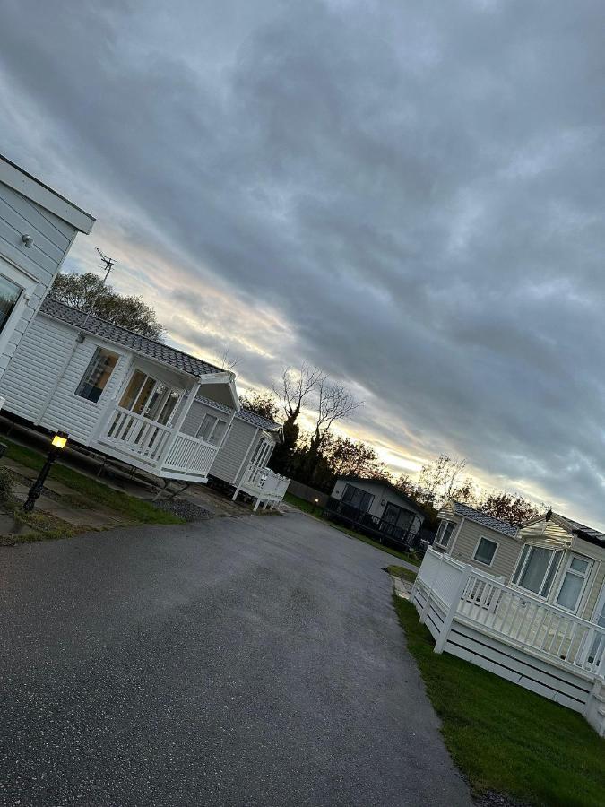 Luxurious 6 Berth Swift Bordeaux On Lyons Robin Hood Rhyl Villa Meliden Exterior foto